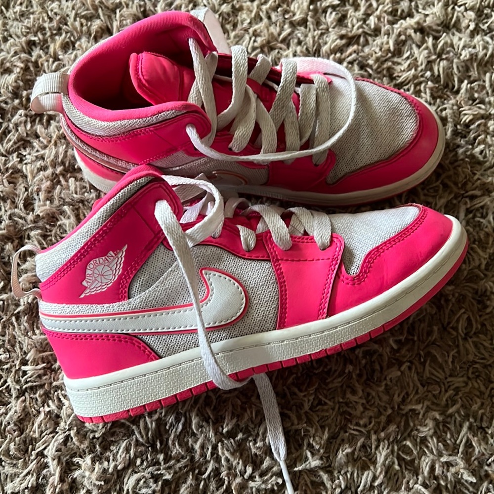 Nike Air Jordan 1 Mid GS 'Hyper Pink'